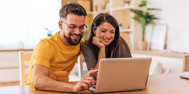 Couple Shops For A Personal Choice PPO Plan On Their Computer